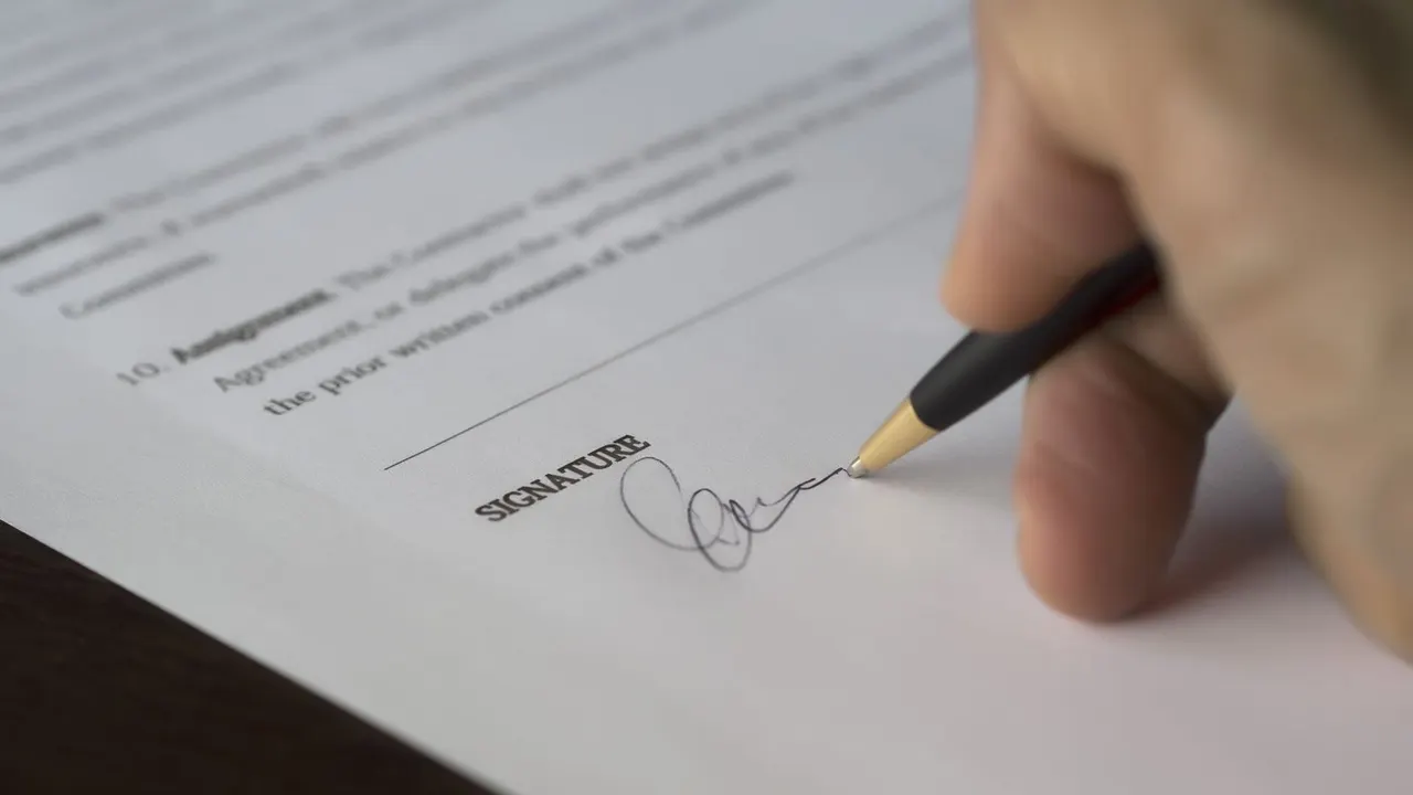 Semnătura electronică calificată: ce este, cât costă